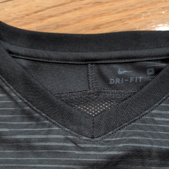 NWT New Nike Dri- Fit Medium Kids Black and White Long Sleeve Tee - Picture 3 of 3